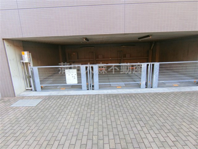 グランドフォーレヤマモトの駐車場