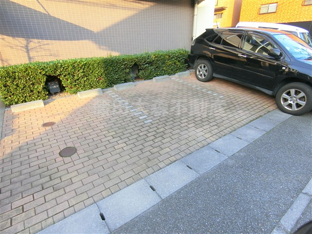 グランドフォーレヤマモトの駐車場