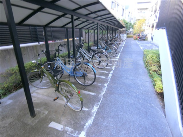 グランドフォーレヤマモトのその他共用部分|屋根付きの駐輪場
