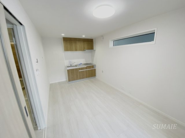 リーヴェル新小岩プレミオの洋室|白基調のお部屋です☆