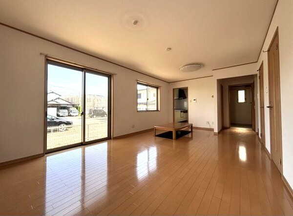 比良一丁目貸家の居間・リビング