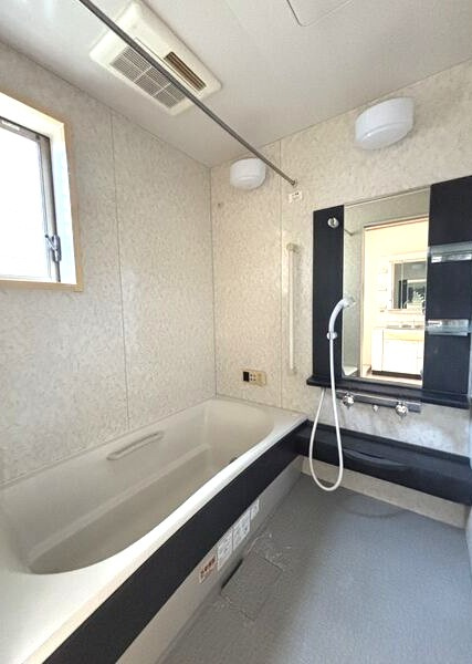 比良一丁目貸家の浴室