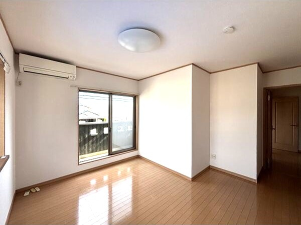 比良一丁目貸家の洋室