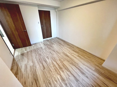 【洋室】 | ライオンズマンション上野芝5丁 | 全居室収納有りますので、収納場所に困らず綺麗な室内をたもてますね♪