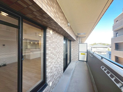 【バルコニー】 | ライオンズマンション上野芝5丁 | 【ワイドバルコニー】開放感のあるバルコニーです♪お洗濯も楽々快適に干せますよ♪