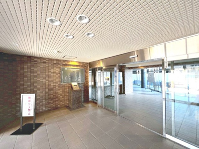 【エントランス】 | ライオンズマンション上野芝5丁 | セブンイレブンまで徒歩７分、キリン堂まで徒歩１４分、コーナンまで徒歩１６分！お買い物に便利な立地ですね！