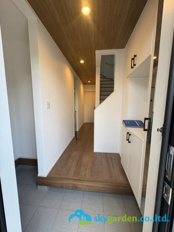 平塚市岡崎10期　新築戸建　全30棟10号棟の玄関