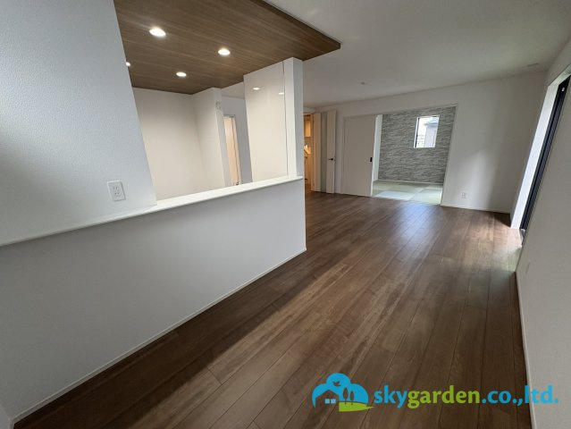 平塚市岡崎10期　新築戸建　全30棟10号棟の居間・リビング