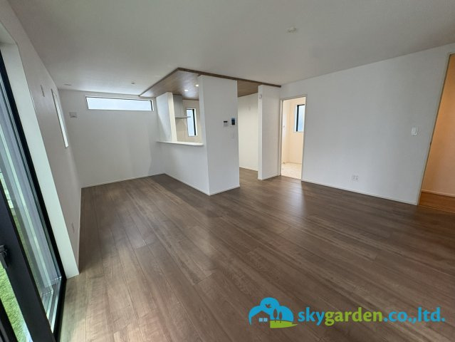 平塚市岡崎10期　新築戸建　全30棟10号棟の居間・リビング