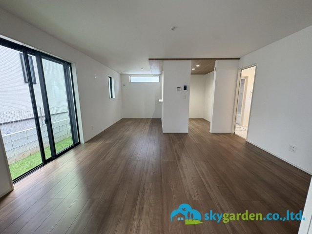 平塚市岡崎10期　新築戸建　全30棟10号棟の居間・リビング