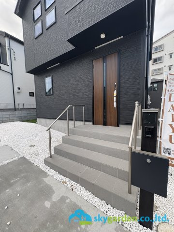 平塚市岡崎10期　新築戸建　全30棟10号棟の玄関