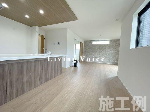 【居間・リビング】 | 【仲介手数料０円】平塚市東中原8期　新築一戸建て　3号棟　全3棟 | 平塚市東中原8期　新築一戸建て　全3棟