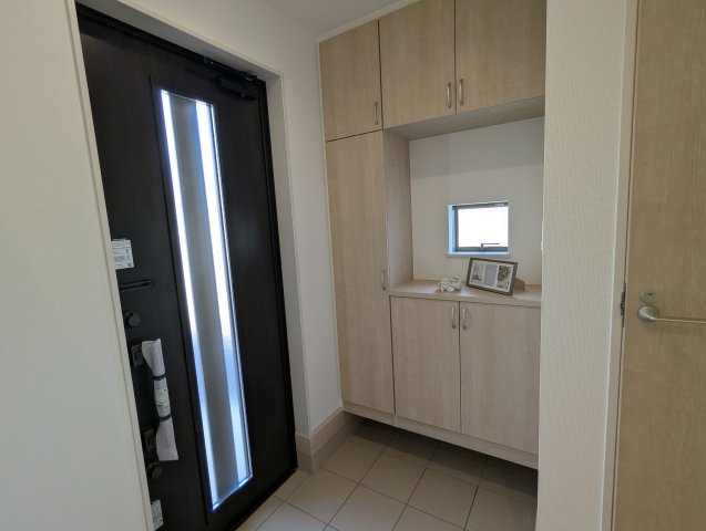 水戸市内原町984番の玄関|玄関は住まう人の印象づける～玄関は住まいの顔～！！（同施工物件）