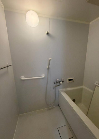 朝霞サニーハイツの浴室|落ち着いた空間のお風呂です