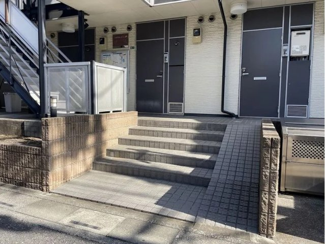 レオパレスボヌールのエントランス