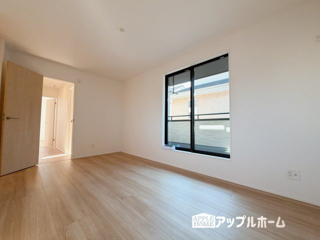 【新築住宅】羽生市中岩瀬 全3棟の洋室|２階居室は全室収納あり！たっぷりある収納活用でお部屋もキレイを保てます♪