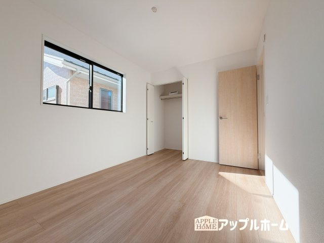 【新築住宅】羽生市中岩瀬 全3棟の洋室|２階居室は全室収納あり！たっぷりある収納活用でお部屋もキレイを保てます♪