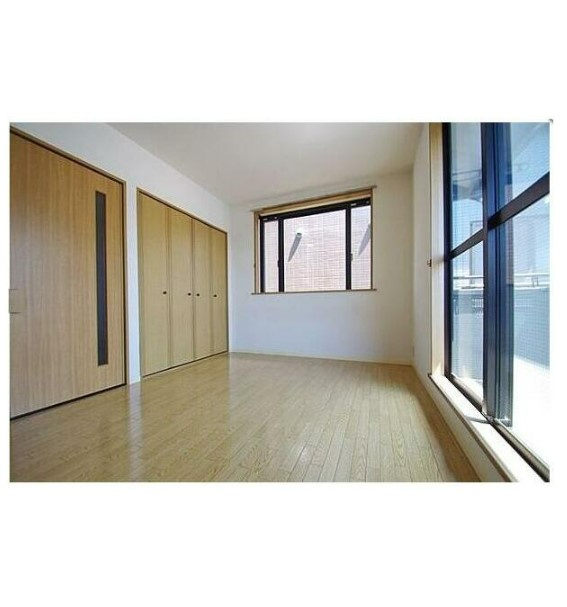 川崎市麻生区高石１丁目のアパートの洋室