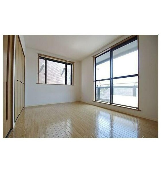 川崎市麻生区高石１丁目のアパートの居間・リビング