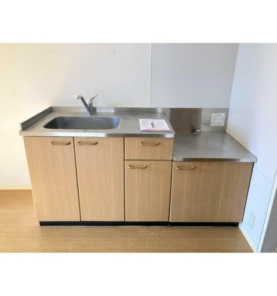 川崎市麻生区高石１丁目のアパートのキッチン