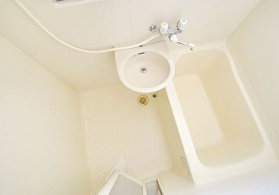 川崎市麻生区高石１丁目のアパートの浴室