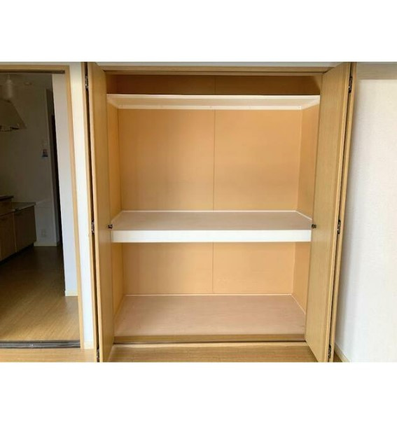 川崎市麻生区高石１丁目のアパートの収納