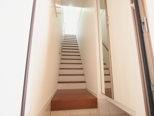 ロイヤルヴィラ向洋 A棟の玄関