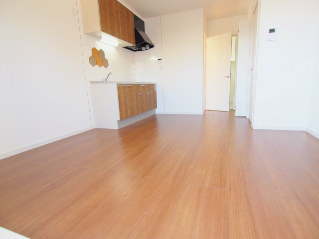 ロイヤルヴィラ向洋 A棟の居間・リビング