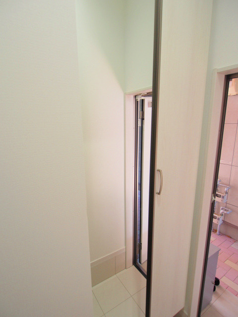 ロイヤルヴィラ向洋 A棟の玄関