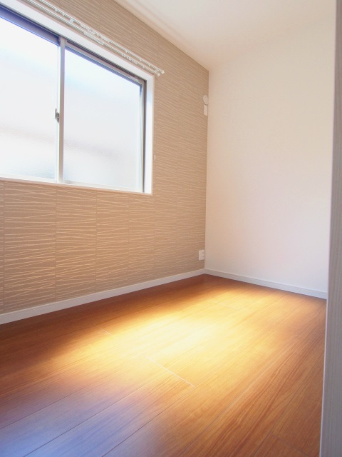 ロイヤルヴィラ向洋 A棟の洋室