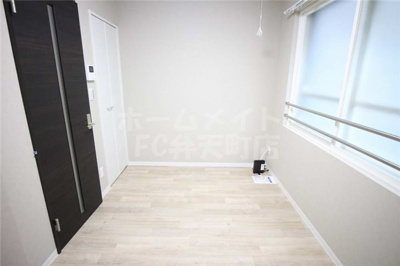 【居間・リビング】 | ルバート池島 | こちらの居間で趣味の時間をお楽しみください