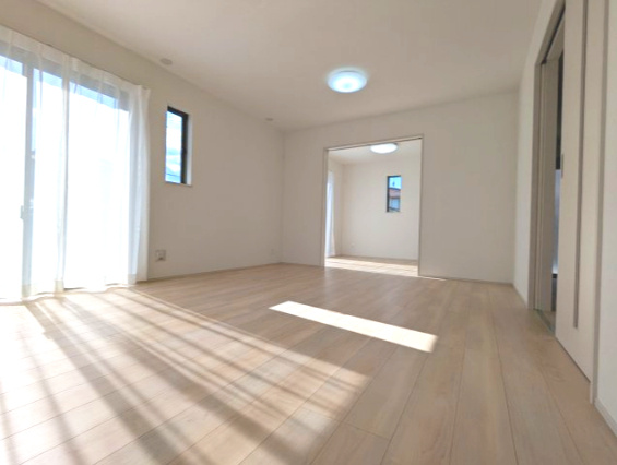 水戸市内原町984番の独立洗面台|明るい洗面スペース！一日を始める朝も素顔に戻る夜もこの洗面で～！（同施工物件）