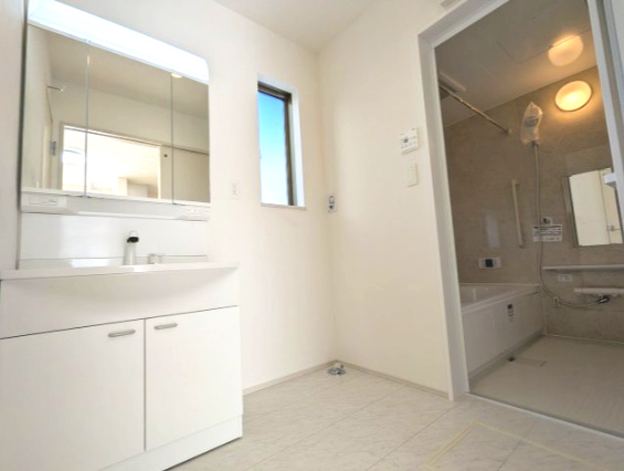 水戸市内原町984番の浴室|落ち着いた色合いの浴室スペース～お風呂でも家族で団らん♪楽しい時間を～（同施工物件）