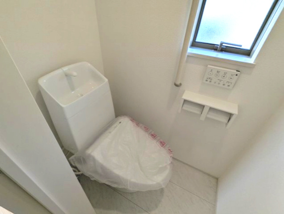 水戸市内原町984番の洋室|リビング隣の洋室は、来客用やお子様との遊ぶスペースにぴったりです（同施工物件）