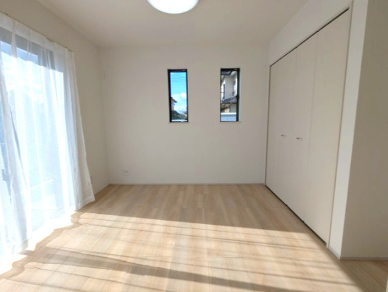 水戸市内原町984番の収納|１階洋室にもしっかりとした収納があり、すっきりお部屋をお使いいただけます。（同施工物件）