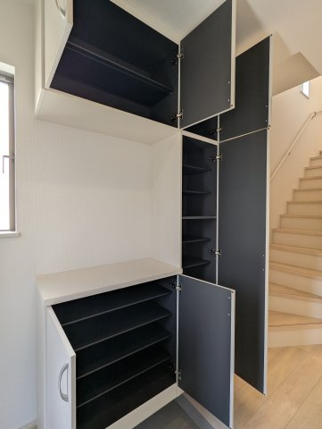 水戸市内原町984番の居間・リビング|１日の長い時間を過ごすリビング自然と家族が集まる空間！家族団らんの時間を優しく見守るリビング～♪♪（同施工物件）