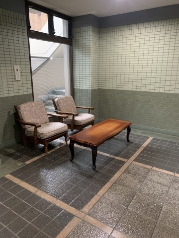 【No.7087】ネオハイツ鳥取904/3LDK/Sマート川端店徒歩4分のロビー|ちょっとした対応はロビーでできます。