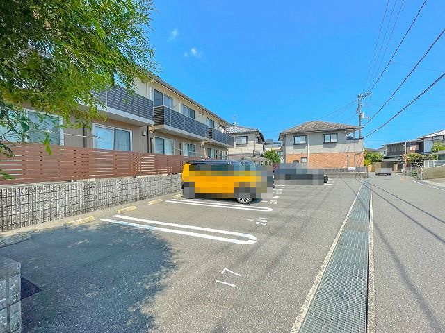 シャーメゾン フォルトゥーナの駐車場