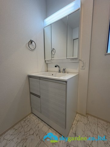 平塚市岡崎10期　新築戸建　全30棟6号棟の独立洗面台