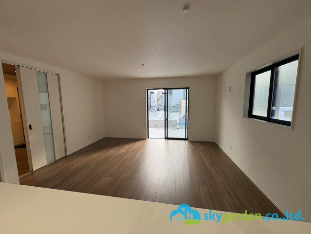 平塚市岡崎10期　新築戸建　全30棟6号棟の居間・リビング