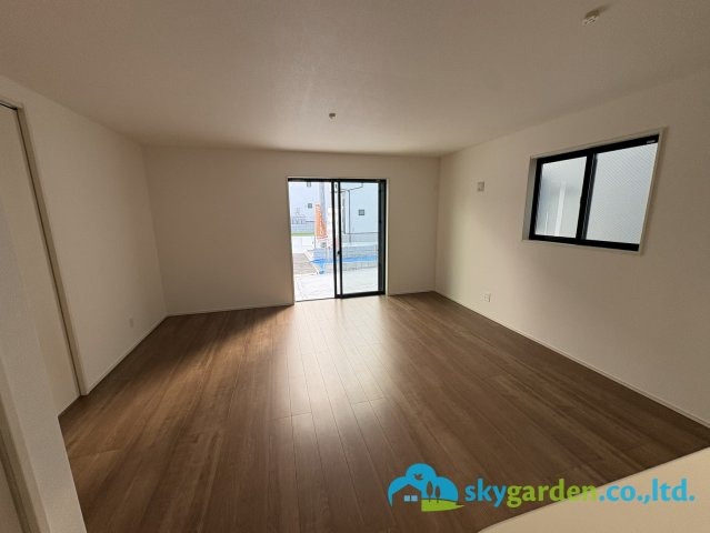 平塚市岡崎10期　新築戸建　全30棟6号棟の居間・リビング