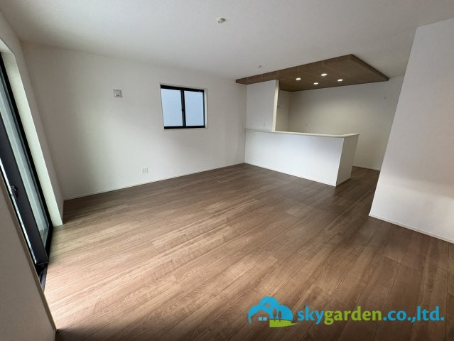 平塚市岡崎10期　新築戸建　全30棟6号棟の居間・リビング