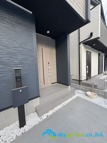 平塚市岡崎10期　新築戸建　全30棟6号棟の玄関