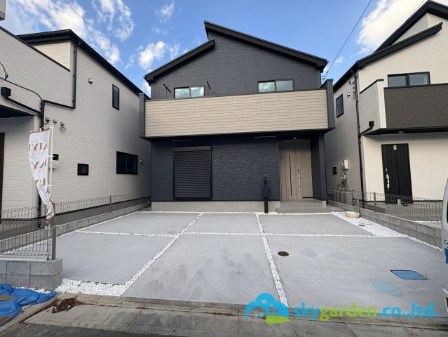 平塚市岡崎10期　新築戸建　全30棟6号棟の前面道路含む現地写真