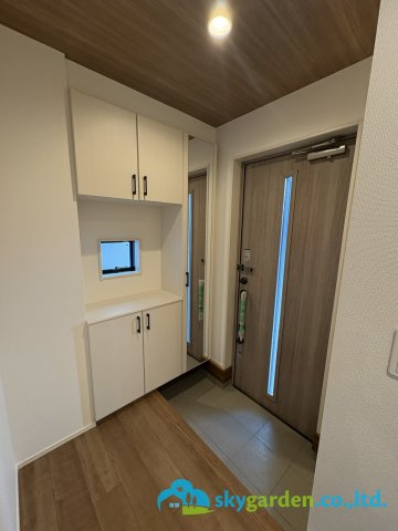 平塚市岡崎10期　新築戸建　全30棟6号棟の玄関