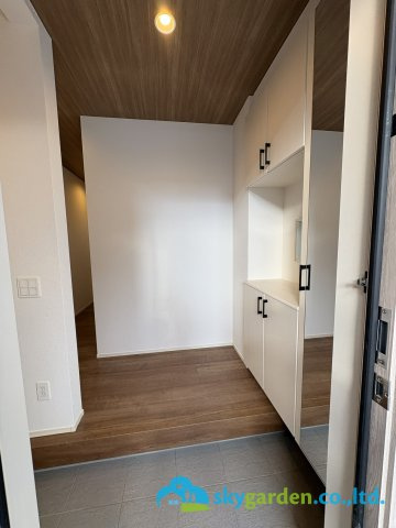 平塚市岡崎10期　新築戸建　全30棟6号棟の玄関