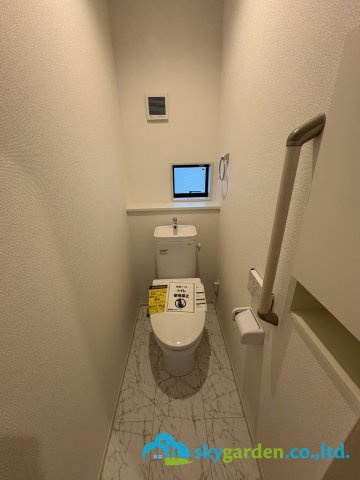 平塚市岡崎10期　新築戸建　全30棟6号棟のトイレ