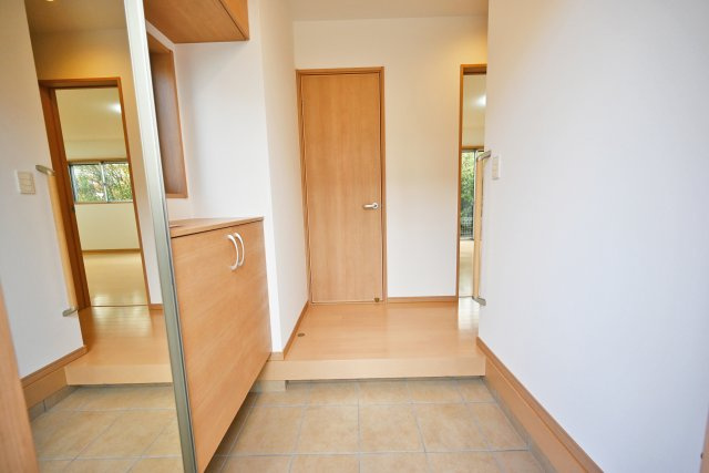 宝塚市山本丸橋3丁目中古一戸建ての玄関|2025年12月撮影