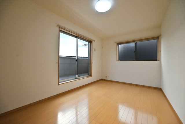 宝塚市山本丸橋3丁目中古一戸建ての寝室|2階洋室約7.5帖