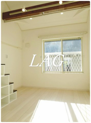 【居間・リビング】 | ハーミットクラブハウス鶴見寺谷C棟 | 洋室のお部屋です。